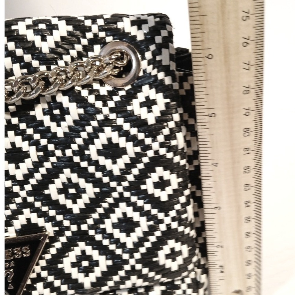 GUESS Small Shoulder Bag Black/White Geometric Gold Chain Strap - Picture 7 of 8